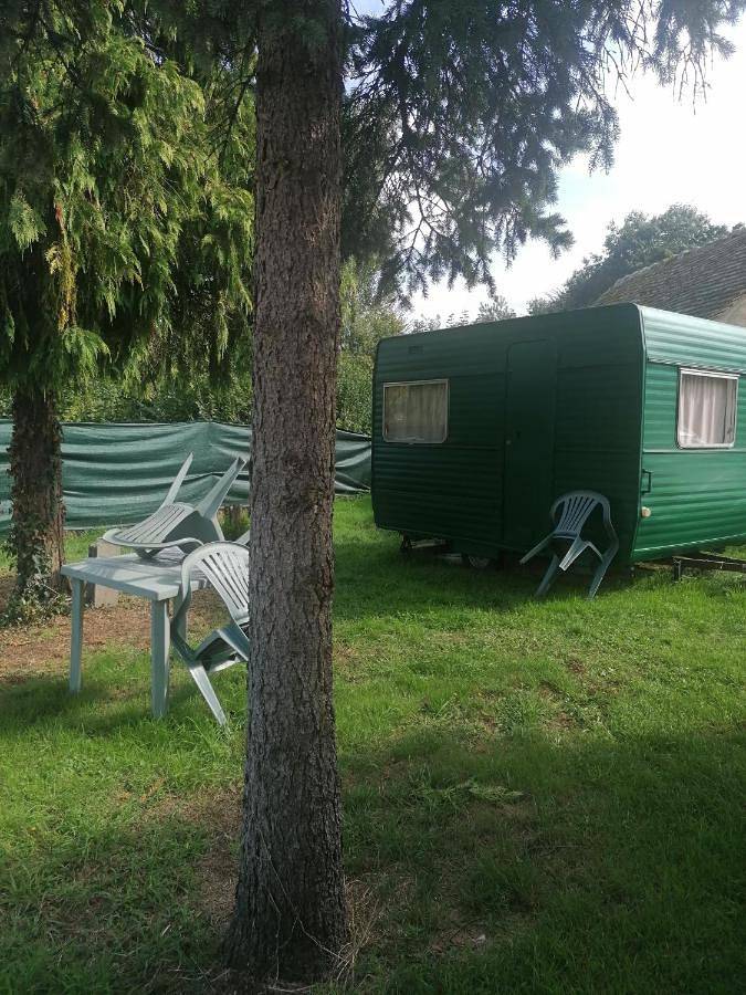 Camping pour 2 personnes, avec terrasse et jacuzzi ainsi que jardin et piscine dans la Sarthe - 2