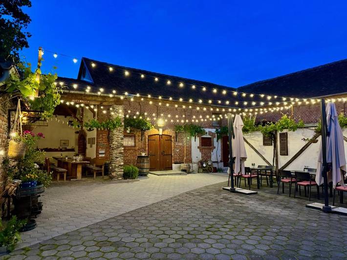 Chambre d’hôte pour 2 personnes, avec Terrasse et Jardin ainsi que Piscine et Sauna dans Slavonie