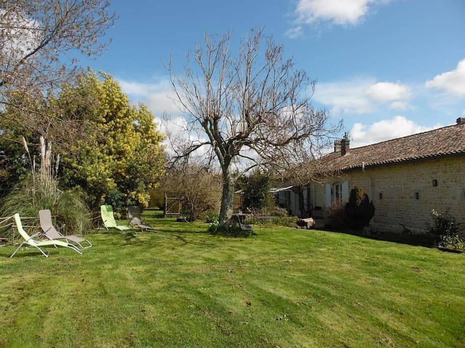Four-Bedroom House in Saint-Ciers-sur-Gironde, Région de Blaye