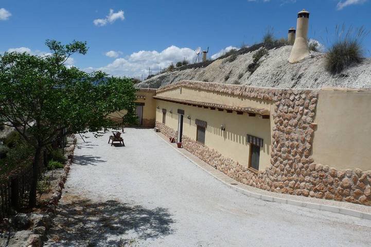 Casa rural para 6 personas, con jardín y piscina, Se admiten mascotas en Comarca de Baza