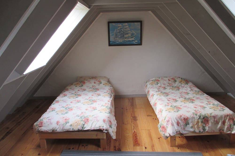 Gites pour 10 personnes avec piscine, salle de jeux, à quelques minutes de la mer in Plestin-les-Grèves, Ceinture Dorée