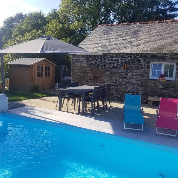 Chambre d’hôte pour 4 personnes, avec jardin ainsi que vue et piscine, animaux acceptés dans le Morbihan