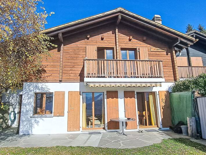 Location de vacances pour 8 personnes, avec Balcon ainsi que Jardin et Vue à Lens (Suisse)