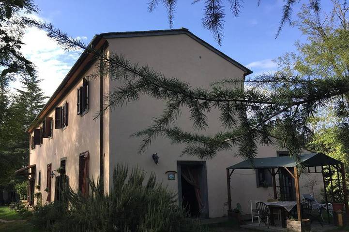 Agriturismo per 12 persone, con piscina e giardino in Fauglia