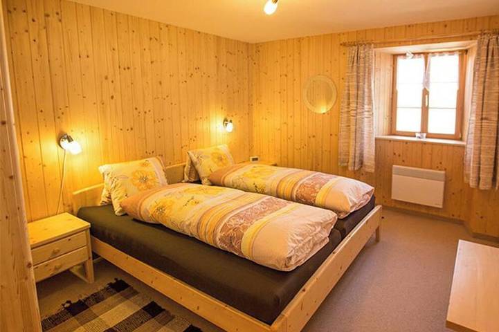Ganze Wohnung, Tgesa Munts 2 Eg Appartement/Fewo, Dusche oder Bad, Wc, 3 Schlafräume in Mon (Albula), Albula (Graubünden)