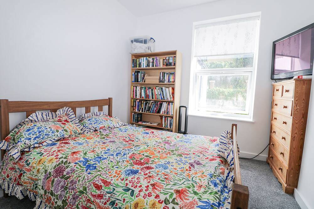 Thistle Villa, pet friendly, character holiday cottage in Hastings in Hastings, East Sussex