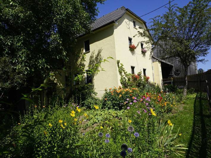 Ferienwohnung für 5 Personen, mit Balkon und Garten sowie Pool und Sauna im Vogtland