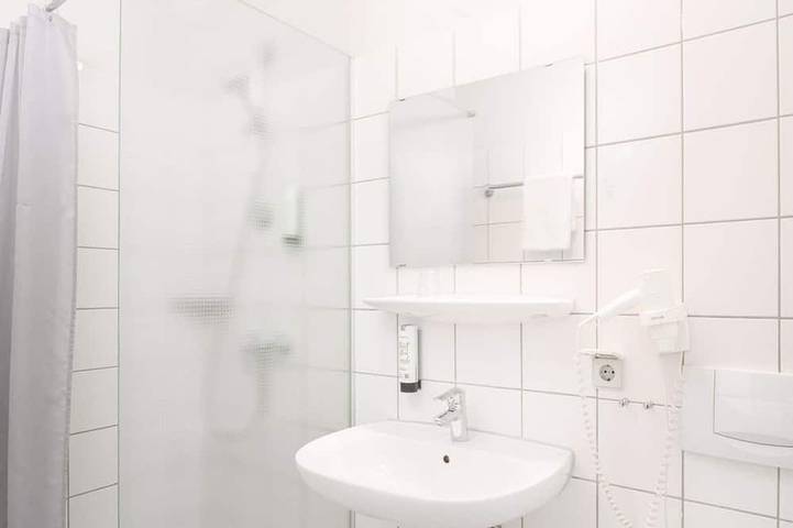 Doppelzimmer Dusche/Wc - Hotel Speyer am Technik Museum in Speyer, Rheinebene