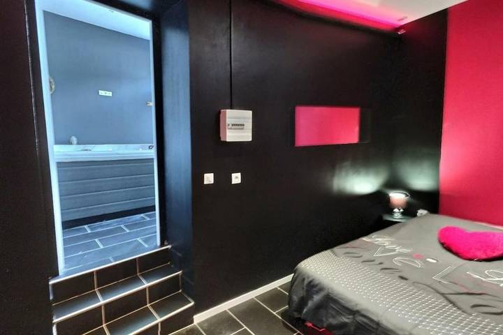 Gîte pour 2 personnes, avec sauna ainsi que terrasse et jacuzzi dans Le Cateau-Cambrésis - 2