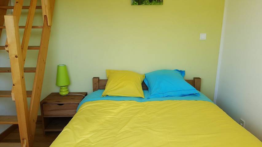 Gîte pour 4 personnes, avec jardin ainsi que piscine et terrasse