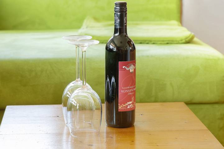 Hel lejlighed, Holiday Apartment "glüxnest" with Private Terrace, Shared Garden, Sauna, and Wi-Fi in Bernstadt, Bernstadt Region