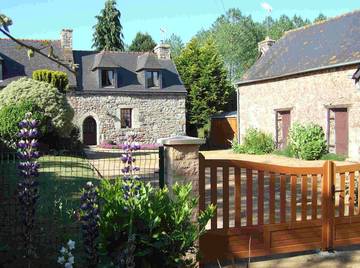 Gîte pour 4 personnes, avec jardin et terrasse à Pommerit-le-Vicomte