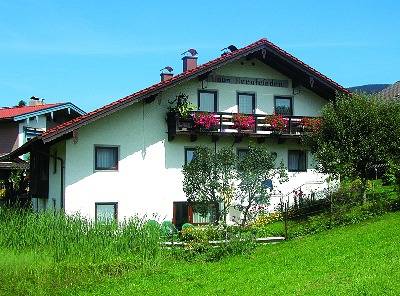 Ferienwohnung für 4 Personen, mit Terrasse und Garten in Inzell
