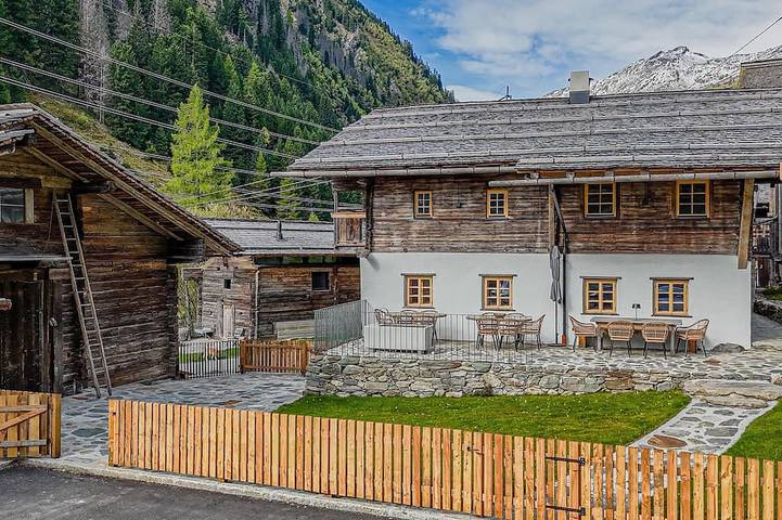 Ferienhaus für 12 Personen, mit Sauna und Balkon sowie Garten, mit Haustier in Matrei in Osttirol