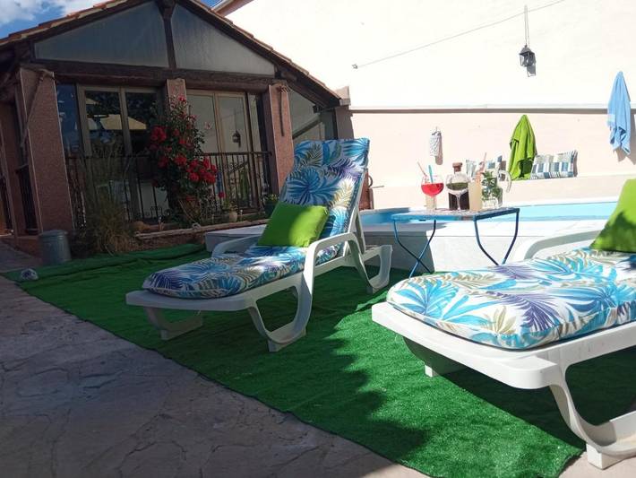Casa rural para 16 personas, con piscina además de vistas y jardín en Villar de Olalla