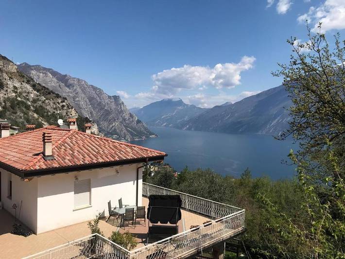 Appartamento intero, Appartamento 'Casa Panoramica' con vista lago, piscina condivisa e Wi-Fi in Bassanega, Tremosine