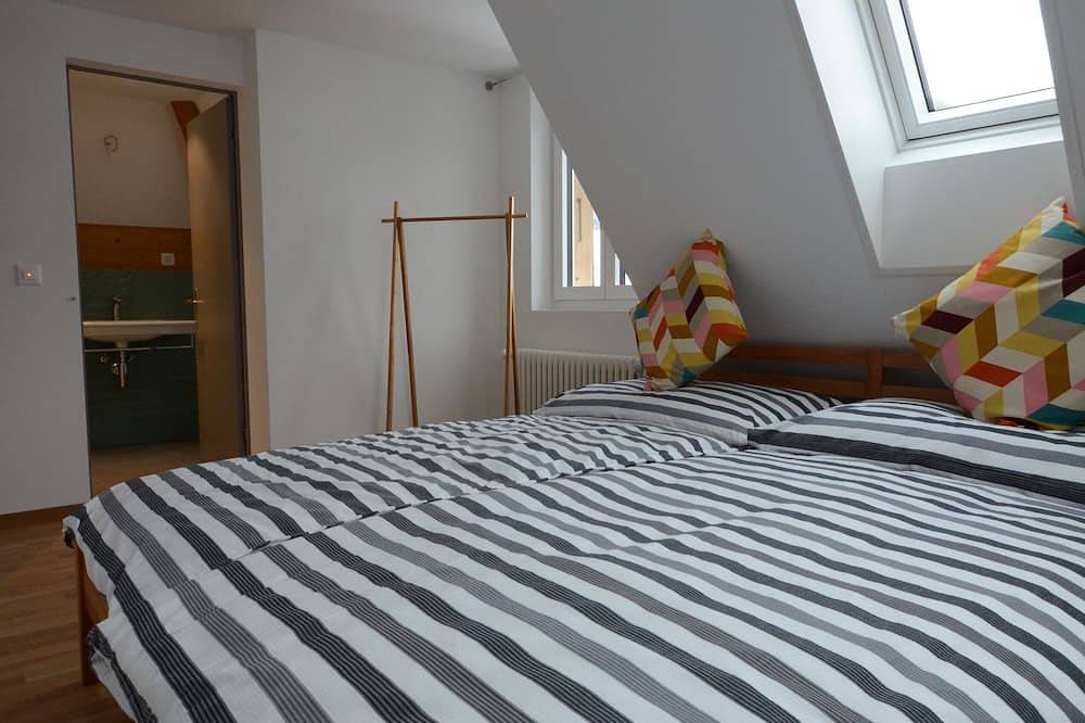 Sky Boutique Villa sleeps 4-10, Parking/Laundry, Close to Train/Bus/Town in Interlaken, Lake Thun