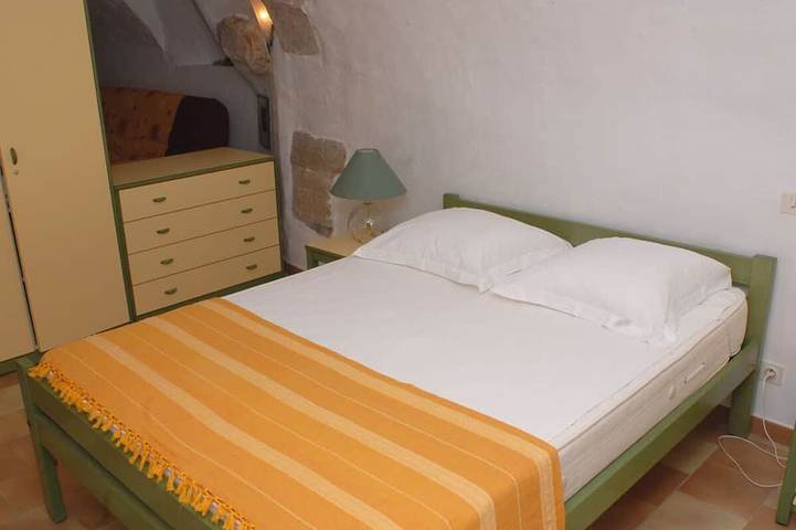 Location de vacances pour 3 personnes, avec jardin à Mons (Var) - 2