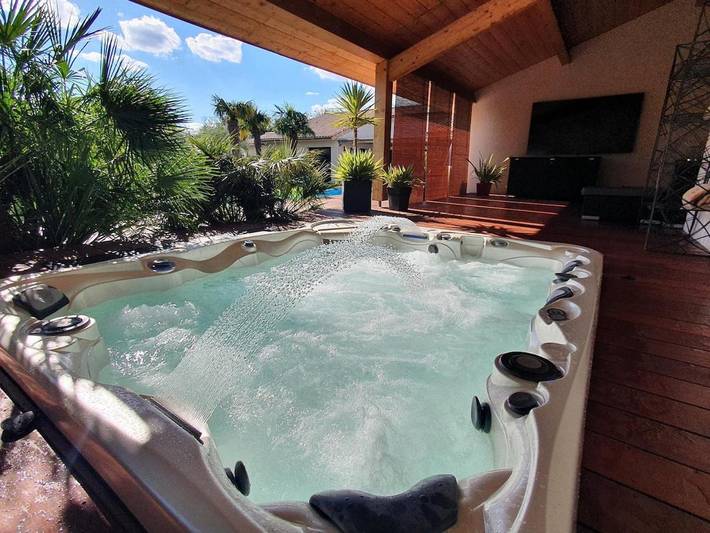 Location de vacances pour 12 personnes, avec jardin ainsi que piscine et jacuzzi à Peujard - 4