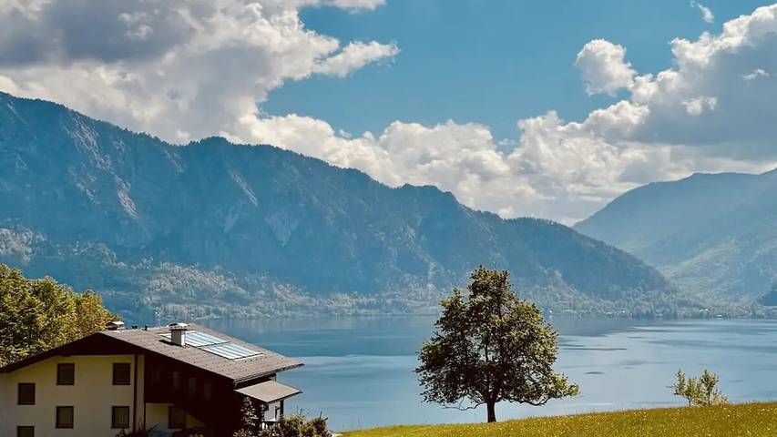 Ferienhaus für 4 Personen, mit Balkon und Garten am Attersee