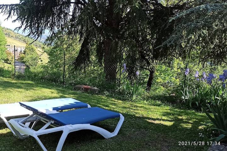 Chalet pour 5 personnes, avec jacuzzi ainsi que piscine et jardin, animaux acceptés
