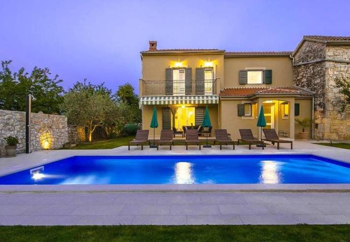 Ferienhaus für 6 Personen, mit Balkon und Terrasse sowie Garten und Pool in Baderna