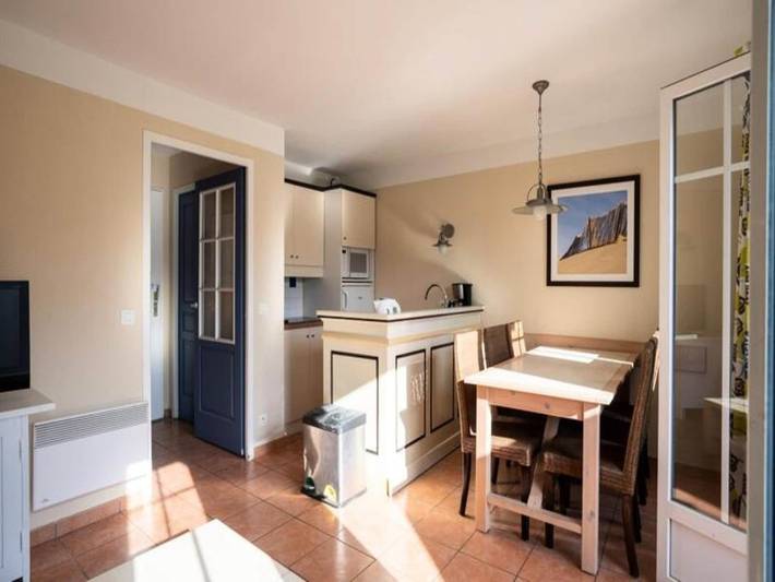 Gîte pour 6 personnes, avec jardin et piscine dans Golf de la Méjanne - 4