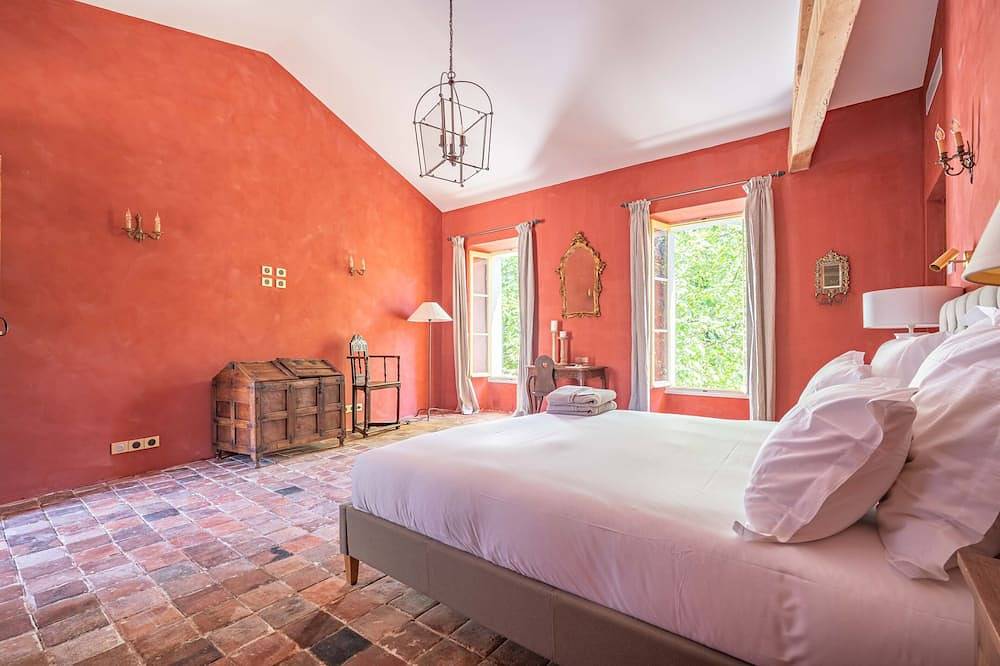 Magnificent 12th century priory in Provence - 9 rooms in Rognes, Aix-en-Provence und Umgebung