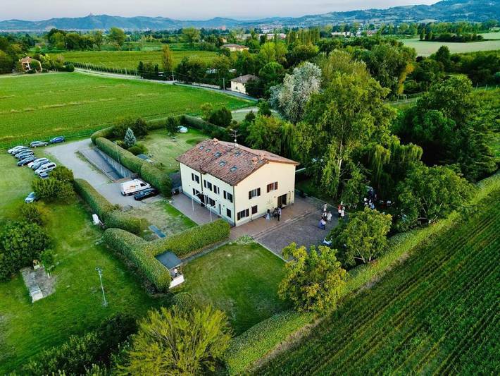 Chambre d’hôte pour 2 personnes, avec Balcon et Terrasse ainsi que Jardin et Vue à Zola Predosa