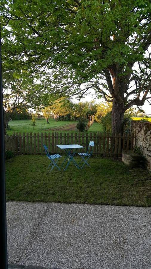 Location de vacances pour 4 personnes, avec Terrasse ainsi que Jardin et Vue à Saint-Savinien - 4