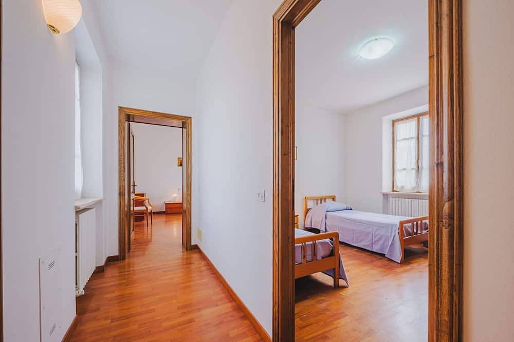 Schönes alleinstehendes Ferienhaus für 10 Gäste mit  W-Lan, Klimaanlage, Tv und Innenhof in Seravezza, Italienische Riviera