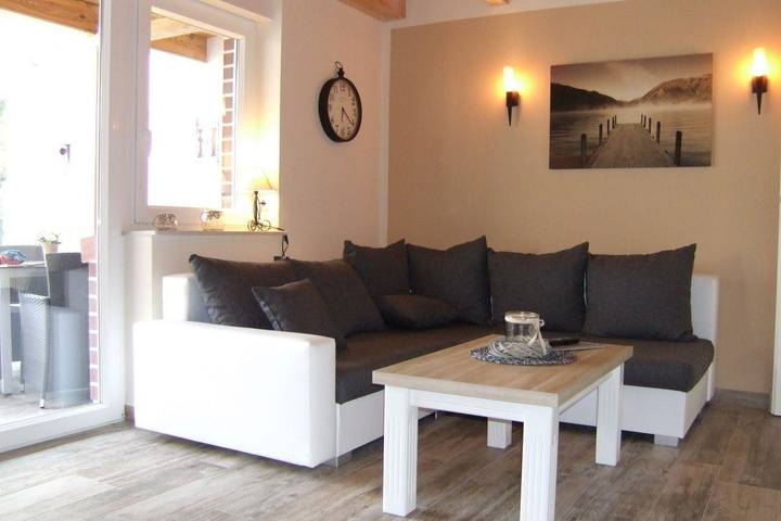 Ferienwohnung für 6 Personen, mit Balkon und Terrasse sowie Garten und Sauna in Südbrookmerland