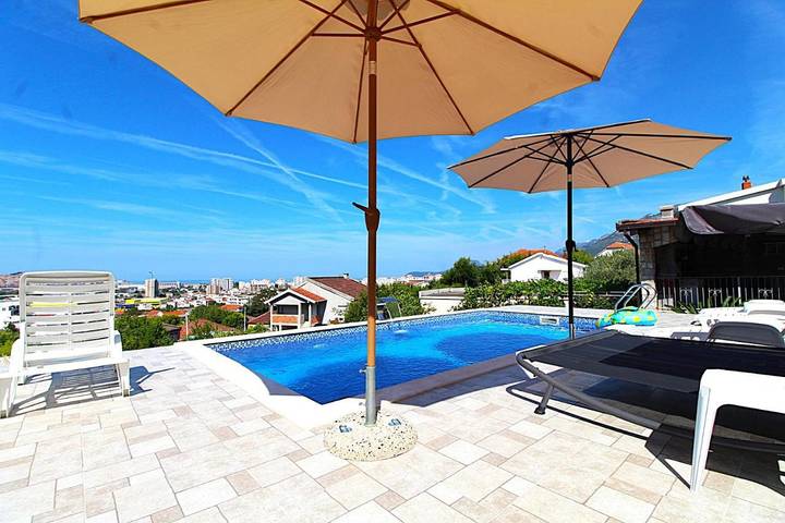 Ferienwohnung für 4 Personen, mit Balkon und Terrasse sowie Garten und Pool in Bar - 3