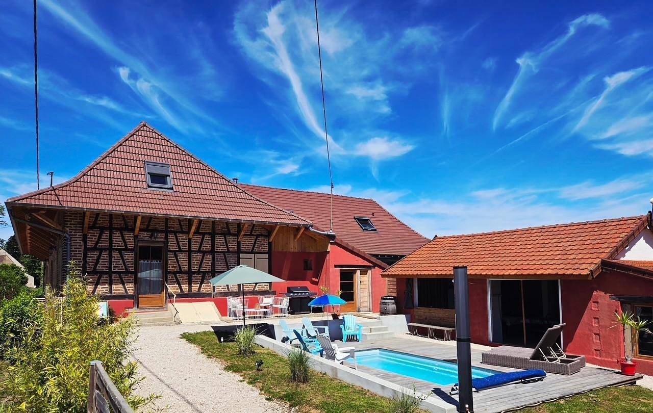 Côté Piscine in La Chapelle-Saint-Sauveur, Région de Louhans