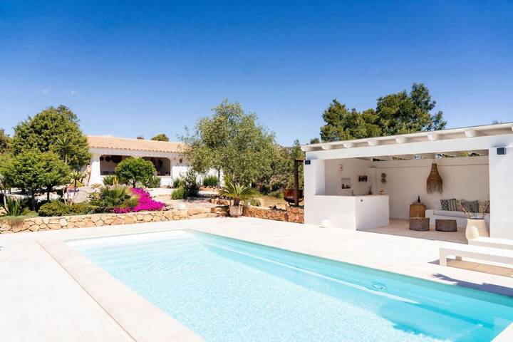 Villa per 4 persone, con giardino e piscina nonché terrazza in Cala Liberotto