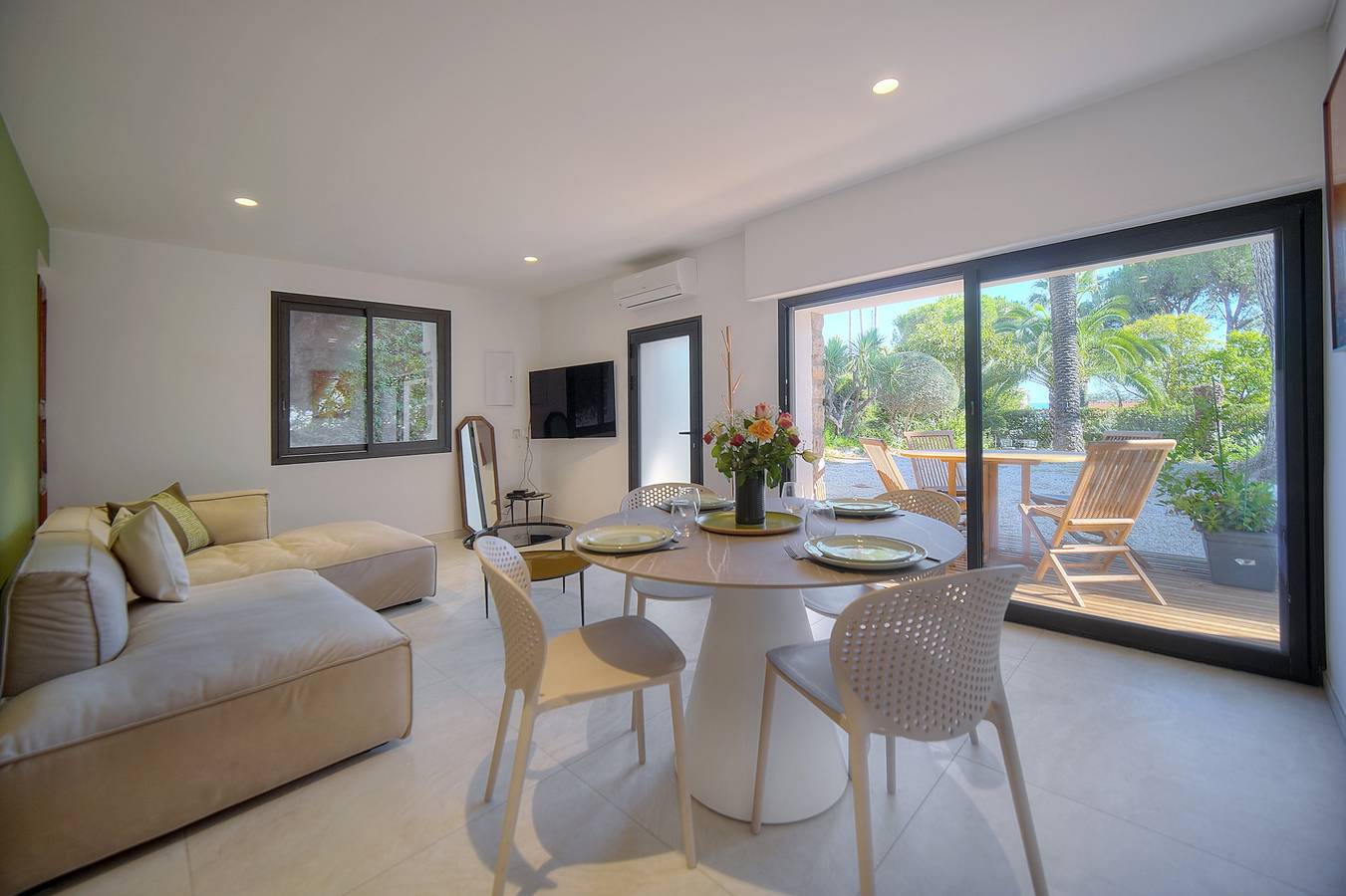 Appartement entier, 2 Chambres Terrasse/Jardin Acces Plages in Cannes, Côte méditerranéenne (France)