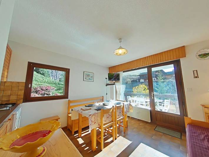 Gîte pour 4 personnes, avec terrasse dans Chinaillon