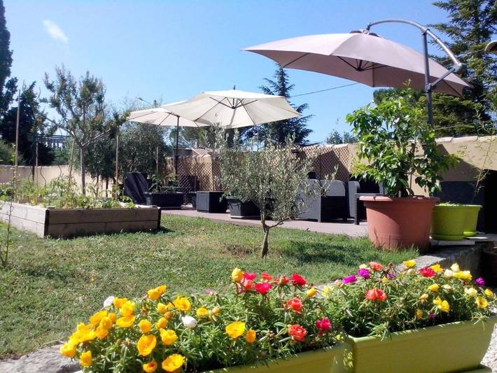 Gîte pour 2 personnes, avec jardin ainsi que piscine et jacuzzi à Cheval-Blanc - 4