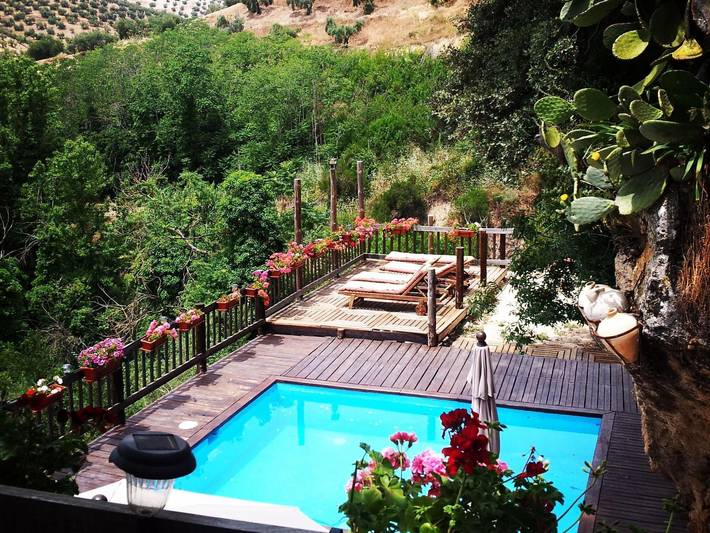 Casa rural para 7 personas, con jardín además de piscina y balcón en Algarinejo