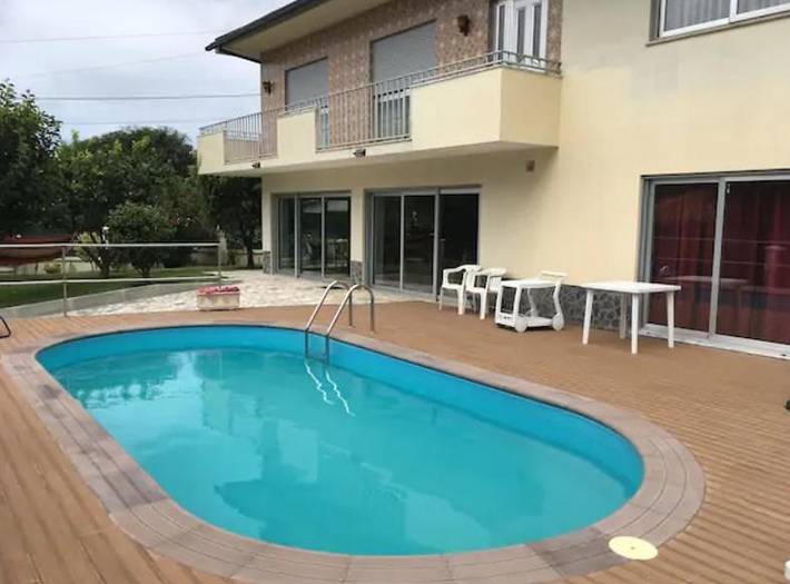Location de vacances pour 12 personnes, avec jardin ainsi que vue et piscine dans Vilar de Mouros - 3