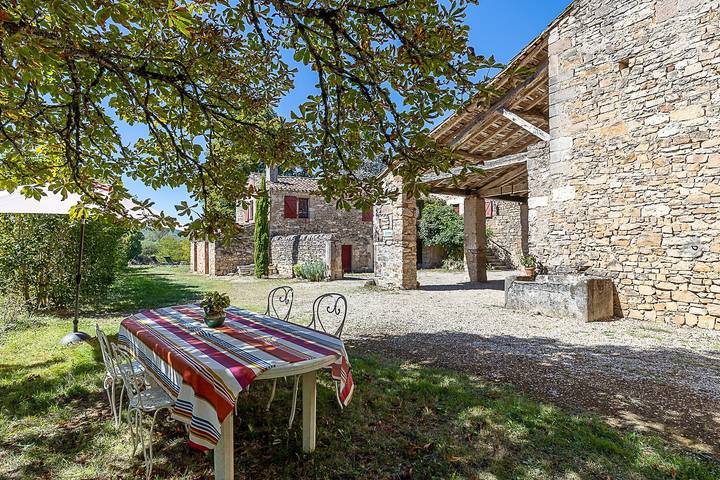 Gîte « Du Château De Vindrac » con piscina privada, Wi-Fi y aire acondicionado in Milhars, Región de Albi