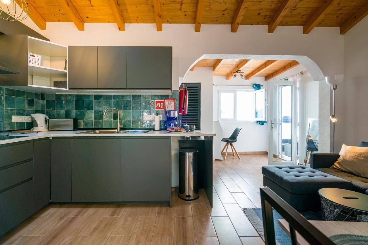 A Charming Village Retreat Casa Kaz in Budens, Distrito de Faro