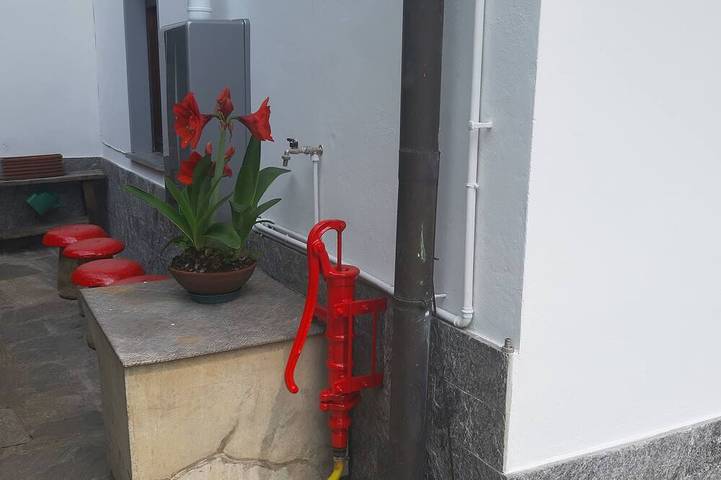 Red fountain house in Arizzano, Tessiner Alpen