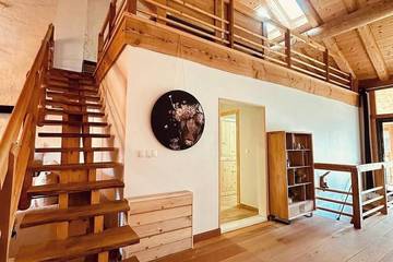 Location de vacances pour 10 personnes, avec balcon et sauna ainsi que jardin et jacuzzi dans Centre équetre Jura-Sud