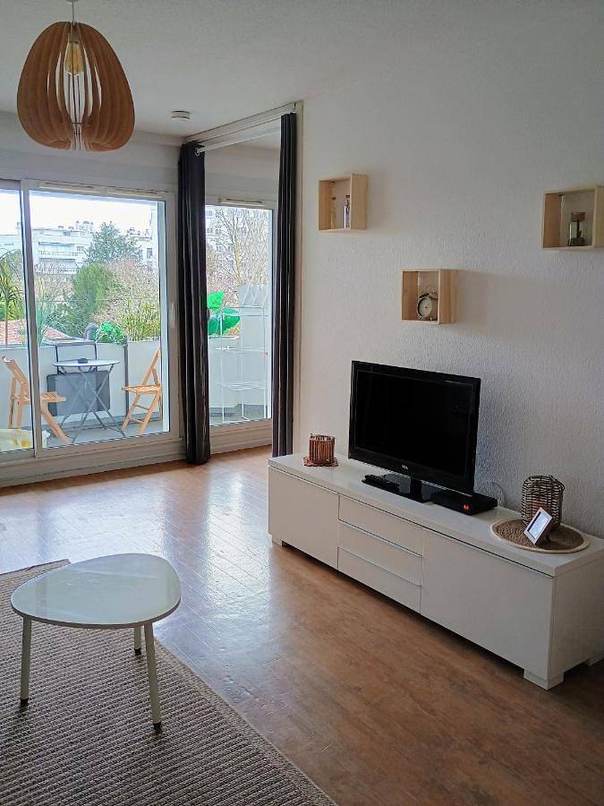 Appartement entier, One-Bedroom Apartment in Le Bouscat, Région de Bordeaux