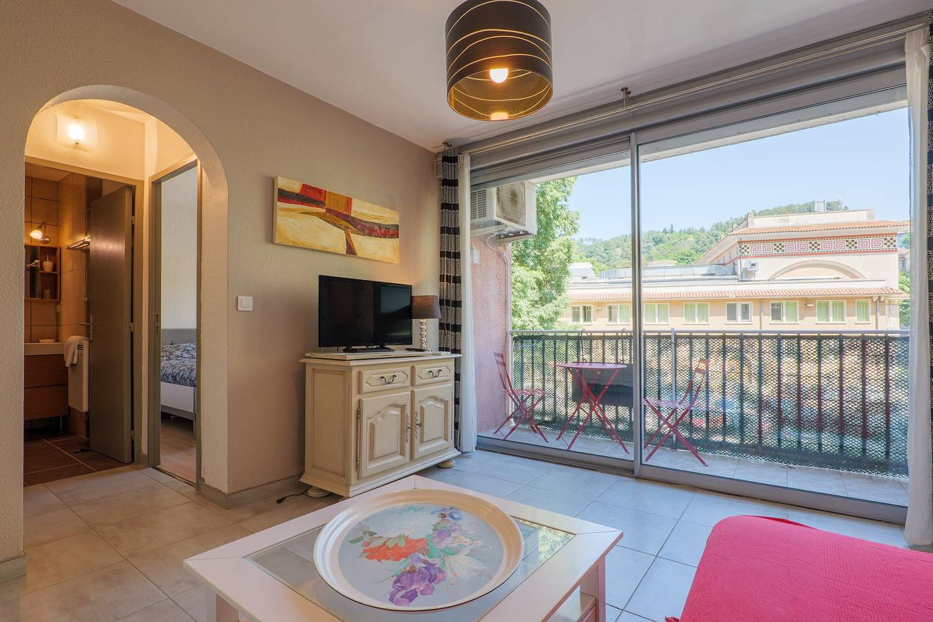 Appartement entier, Cocon « Escale Cosy près des Thermes » avec climatisation in Vals-les-Bains, Parc naturel régional des Monts d'Ardèche
