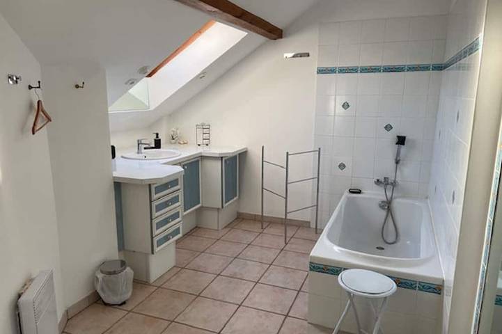 Ganze Wohnung, Schönes Duplex-Apartment, Terrasse, 2 Min. zum See, 4 Pers. in Sévrier, Parc naturel régional du Massif des Bauges