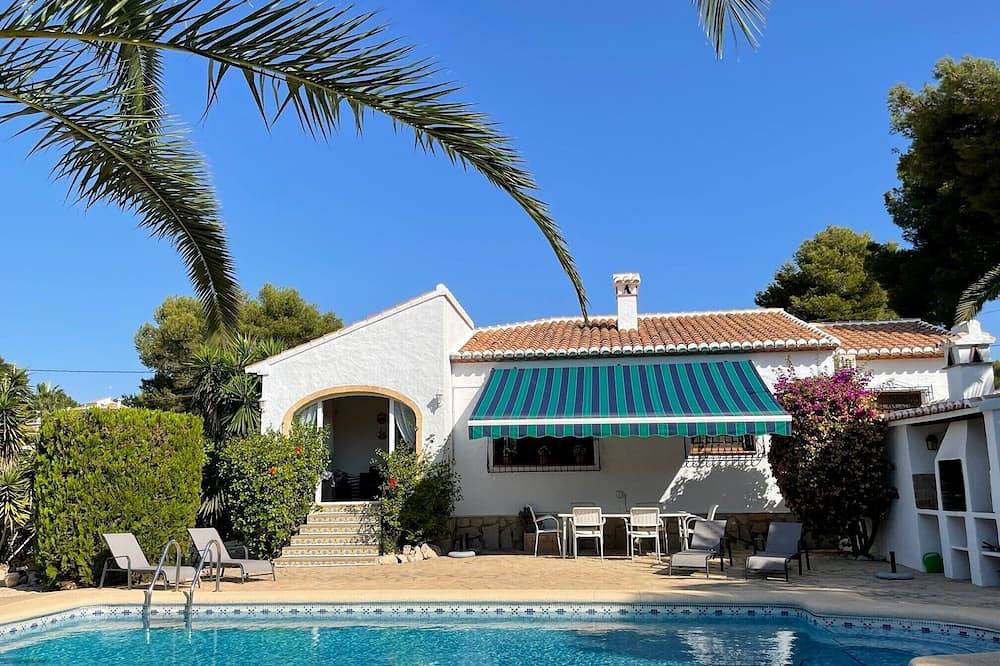 3 bed 2 bath family villa, close to beach, Wifi and air con in Cabo de la Nao, Jávea