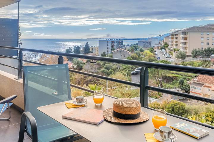 Location de vacances pour 2 personnes, avec terrasse à Bastia