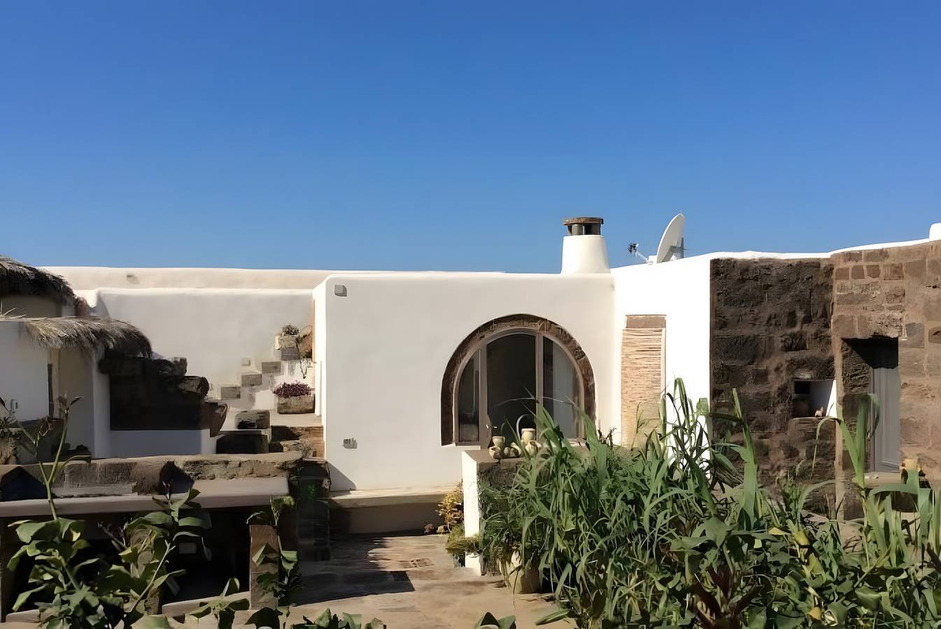 Vakantiehuis 'Dammuso Civulia Pantelleria' met Privéterras, Wi-Fi en Airconditioning in Pantelleria, Provincie Trapani